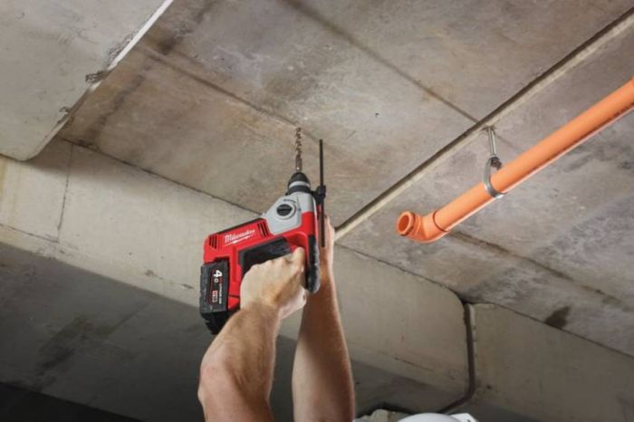 Компактний акумуляторний перфоратор MILWAUKEE SDS-Plus M18 BH-402C 4933443330