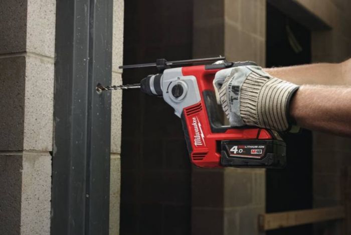 Компактний акумуляторний перфоратор MILWAUKEE SDS-Plus M18 BH-402C 4933443330