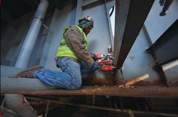 Акумуляторний дриль на магнітній станині з постійним магнітом MILWAUKEE M18 FUEL FMDP-502C