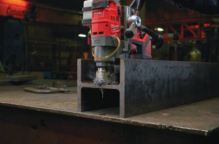 Акумуляторний дриль на магнітній станині з постійним магнітом MILWAUKEE M18 FUEL FMDP-502C