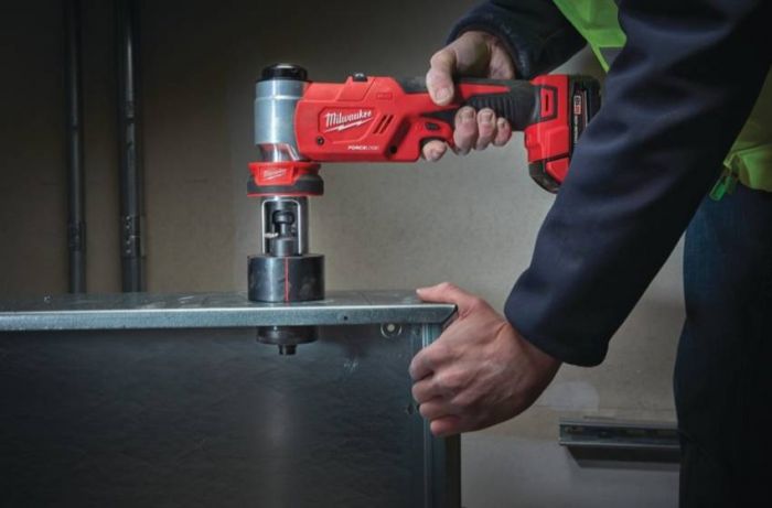Гідравлічний пробійник для отворів FORCE LOGIC MILWAUKEE M18 HKP-201C 4933451202