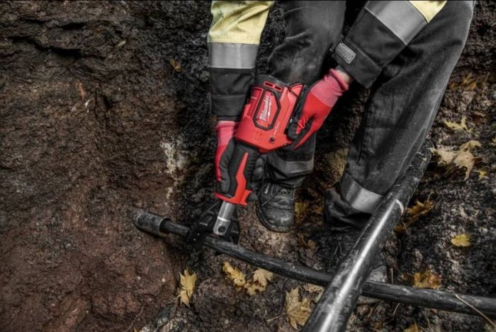 Гидравлический инструмент для резки кабеля до 35 мм M18™ FORCE LOGIC™ MILWAUKEE 4933464300