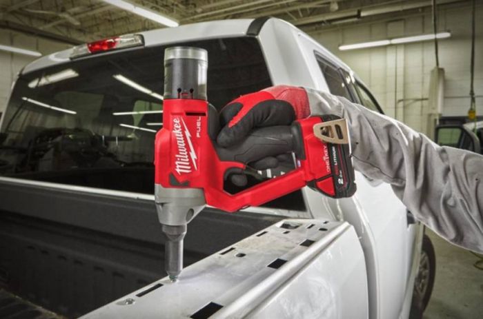 Заклепочник акумуляторний MILWAUKEE, M18 FUEL ONEFPRT-202X, під заклепки (Ø4,8-7,0мм) (+заряд.пристрій, 2ак.Х2Аг, HDкейс)