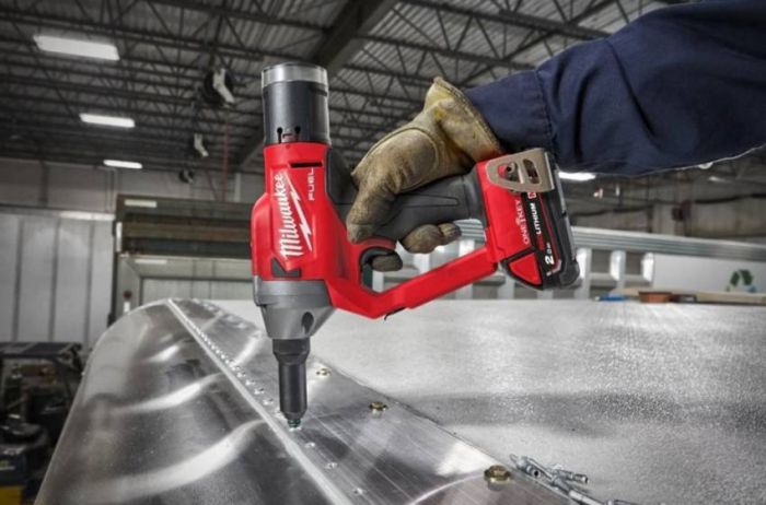 Заклепочник акумуляторний MILWAUKEE, M18 FUEL ONEFPRT-202X, під заклепки (Ø4,8-7,0мм) (+заряд.пристрій, 2ак.Х2Аг, HDкейс)