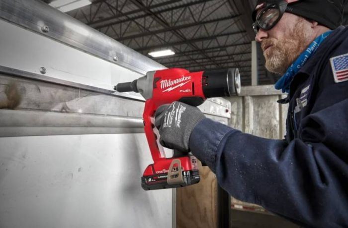 Заклепочник акумуляторний MILWAUKEE, M18 FUEL ONEFPRT-202X, під заклепки (Ø4,8-7,0мм) (+заряд.пристрій, 2ак.Х2Аг, HDкейс)