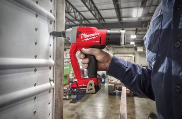 Заклепочник акумуляторний MILWAUKEE, M18 FUEL ONEFPRT-202X, під заклепки (Ø4,8-7,0мм) (+заряд.пристрій, 2ак.Х2Аг, HDкейс)