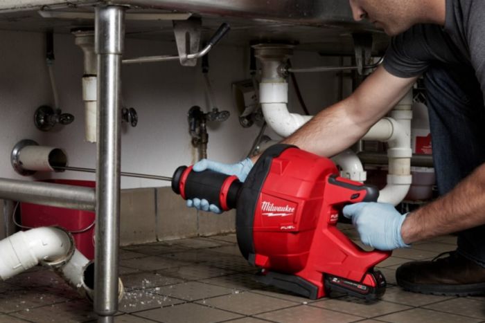 Аккумуляторная прочистная машина MILWAUKEE M18 FUEL FDCPF10-201C Тросиком 10 мм