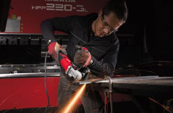 Кутошліфувальна машина MILWAUKEE 125 мм AGV 15-125 XC 4933428120