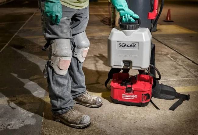 Обприскувач з ємністю для бетону Milwaukee M18 BPFPCCST-0 (4933471371)