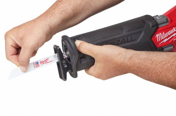 Пила шабельна акумуляторна безщіткова MILWAUKEE M18 FSZ-0 (каркас) + M18 B5 подарунок