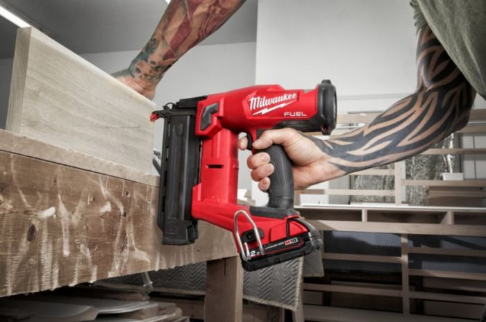 Пістолет цвяхозабивний акумуляторний безщітковий M18 FN18GS-0X Прямой магазин; HD кейс