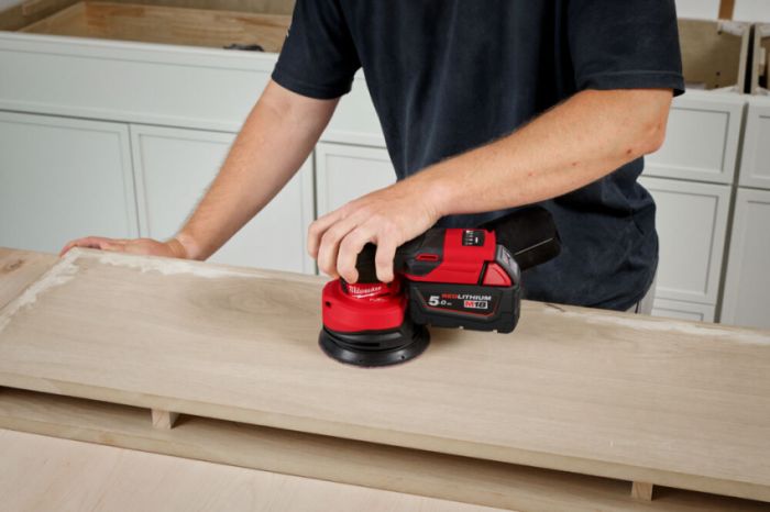 Шліфмашина ексцентрикова акумуляторна безщіткова MILWAUKEE M18 FROS125-0B Ø125мм (каркас)