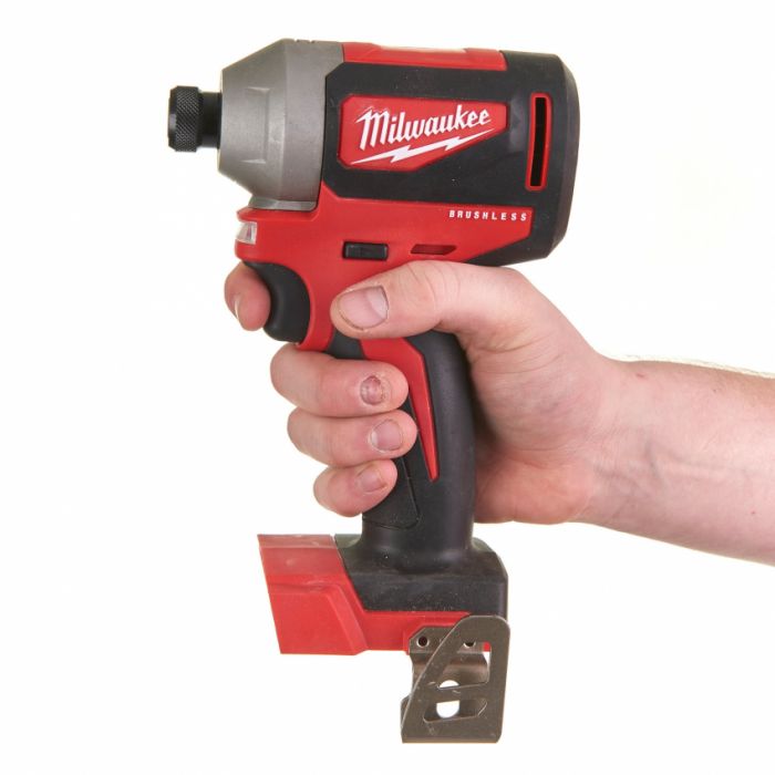 Гвинтоверт акумуляторний 1/4" HEX MILWAUKEE, M18 CBLID-402C, 180Нм, (зарядний пристрій, 2 акум.Х 4Ач, кейс)