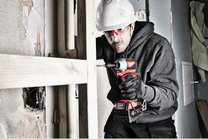 Гвинтоверт акумуляторний 1/4" HEX MILWAUKEE, M18 CBLID-402C, 180Нм, (зарядний пристрій, 2 акум.Х 4Ач, кейс)