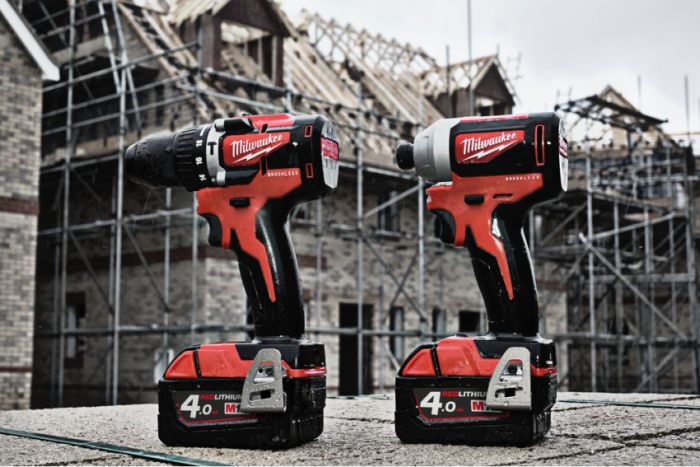 Гвинтоверт акумуляторний 1/4" HEX MILWAUKEE, M18 CBLID-402C, 180Нм, (зарядний пристрій, 2 акум.Х 4Ач, кейс)