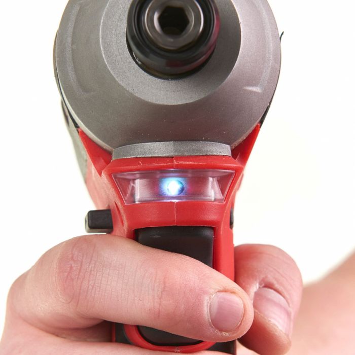Гвинтоверт акумуляторний 1/4" HEX MILWAUKEE, M18 CBLID-402C, 180Нм, (зарядний пристрій, 2 акум.Х 4Ач, кейс)