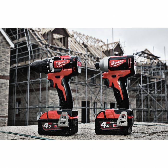 Гвинтоверт акумуляторний 1/4" HEX MILWAUKEE, M18 CBLID-402C, 180Нм, (зарядний пристрій, 2 акум.Х 4Ач, кейс)