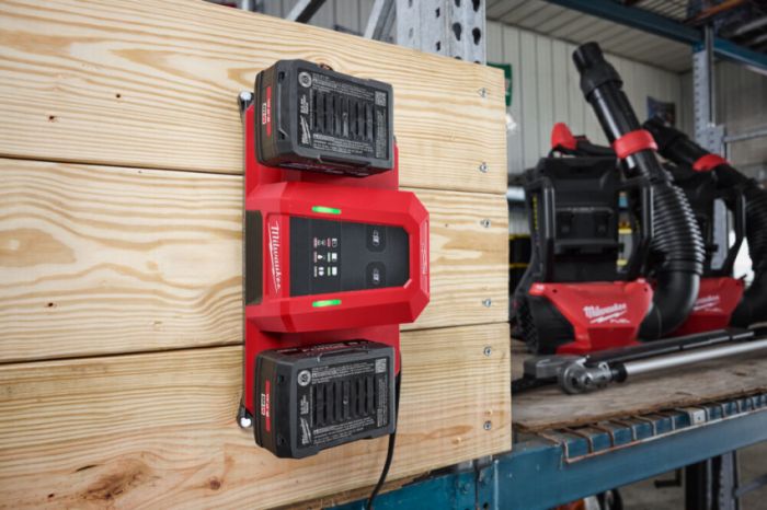 Зарядний пристрій MILWAUKEE M18 MDBSC DUAL SUPER CHARGER (на 2 акумулятора)